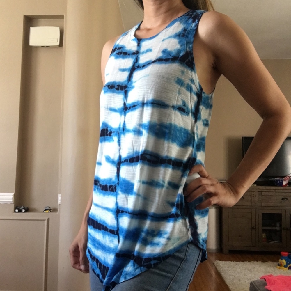 5/$25 Young fabulous & broke XS tie dye tank
